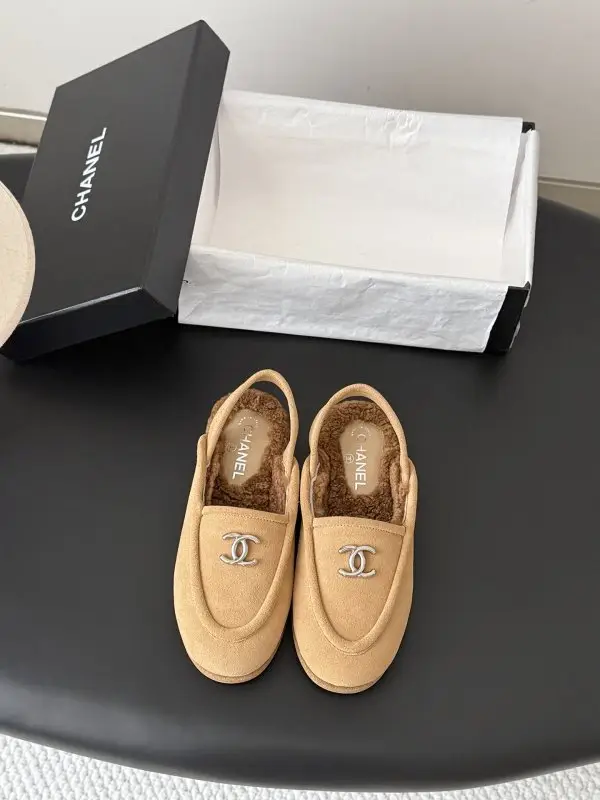 Chanel — Лоферы на хутрі жіночі