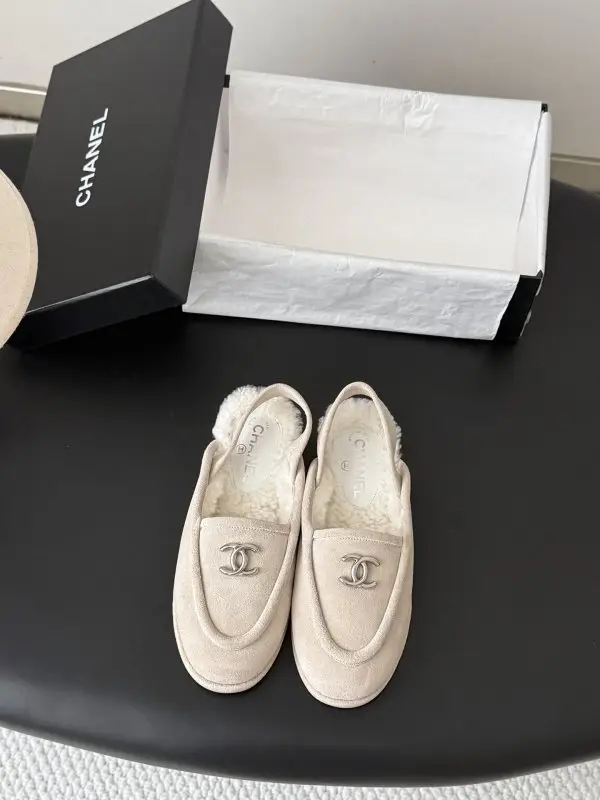 Chanel — Лоферы на хутрі жіночі
