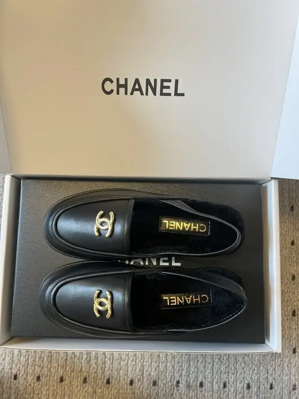Chanel Лоферы на хутрі жіночі — Фото 2