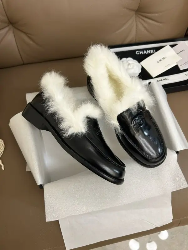 Chanel Лоферы on fur women's — Photo 2
