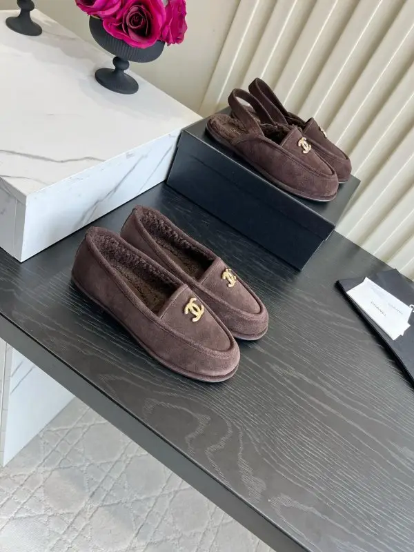 Chanel Лоферы на хутрі жіночі — Фото 2