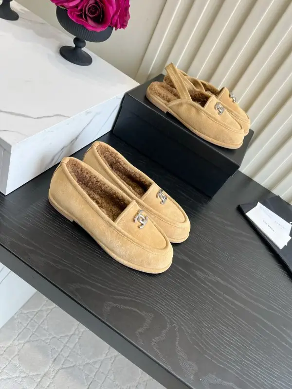 Chanel Лоферы на хутрі жіночі — Фото 2