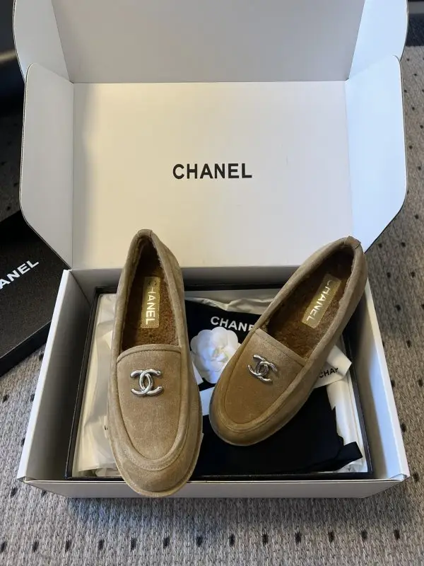 Chanel Лоферы на хутрі жіночі — Фото 2