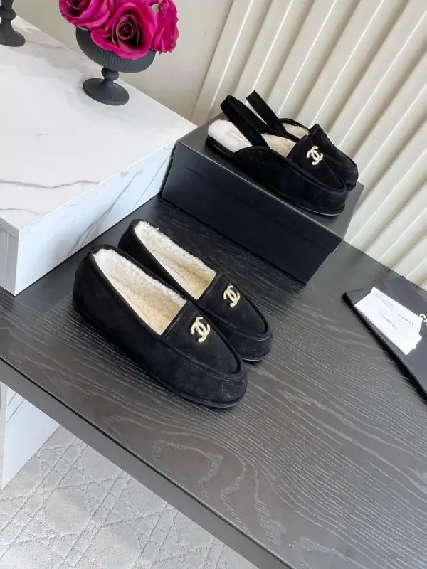 Chanel Лоферы на хутрі жіночі — Фото 2