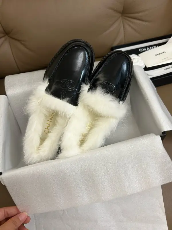 Chanel Лоферы on fur women's — Photo 3