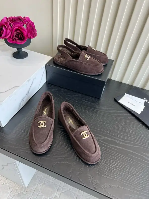 Chanel Лоферы на хутрі жіночі — Фото 3