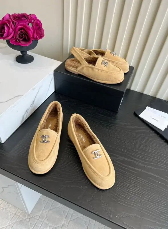 Chanel Лоферы на хутрі жіночі — Фото 3
