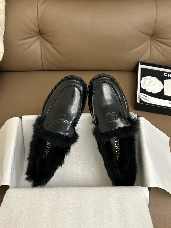 Chanel Лоферы на хутрі жіночі — Фото 3