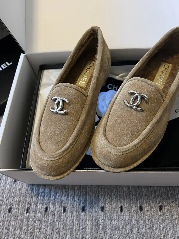 Chanel Лоферы на хутрі жіночі — Фото 3
