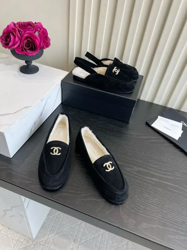 Chanel Лоферы на хутрі жіночі — Фото 3