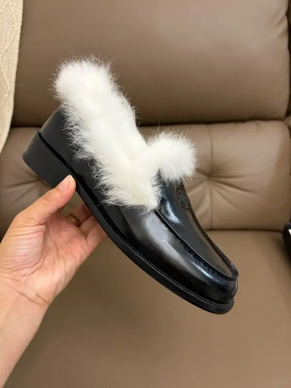 Chanel Лоферы on fur women's — Photo 4