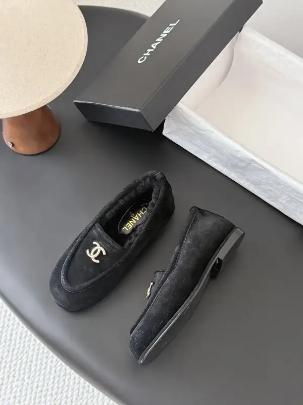 Chanel Лоферы на хутрі жіночі — Фото 4