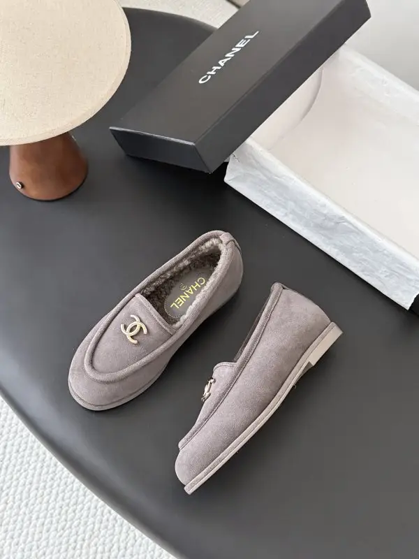 Chanel Лоферы на хутрі жіночі — Фото 4