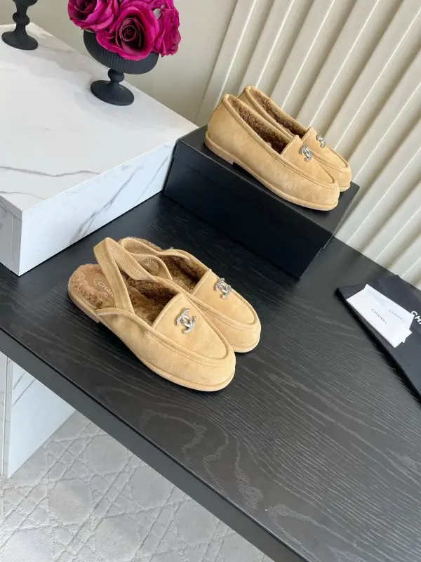 Chanel Лоферы на хутрі жіночі — Фото 4