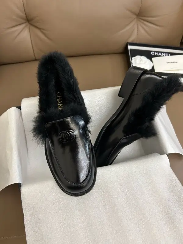 Chanel Лоферы на хутрі жіночі — Фото 4