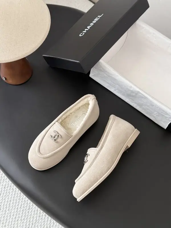 Chanel Лоферы на хутрі жіночі — Фото 4