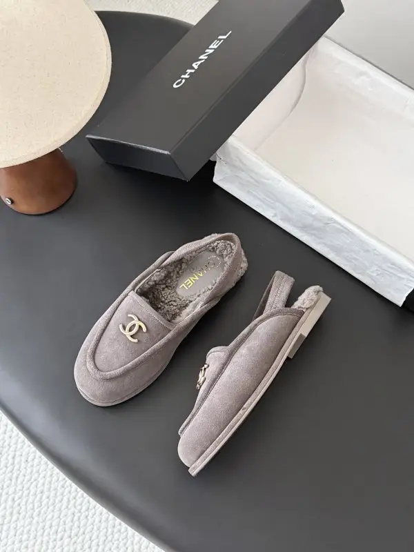 Chanel Лоферы на хутрі жіночі — Фото 4