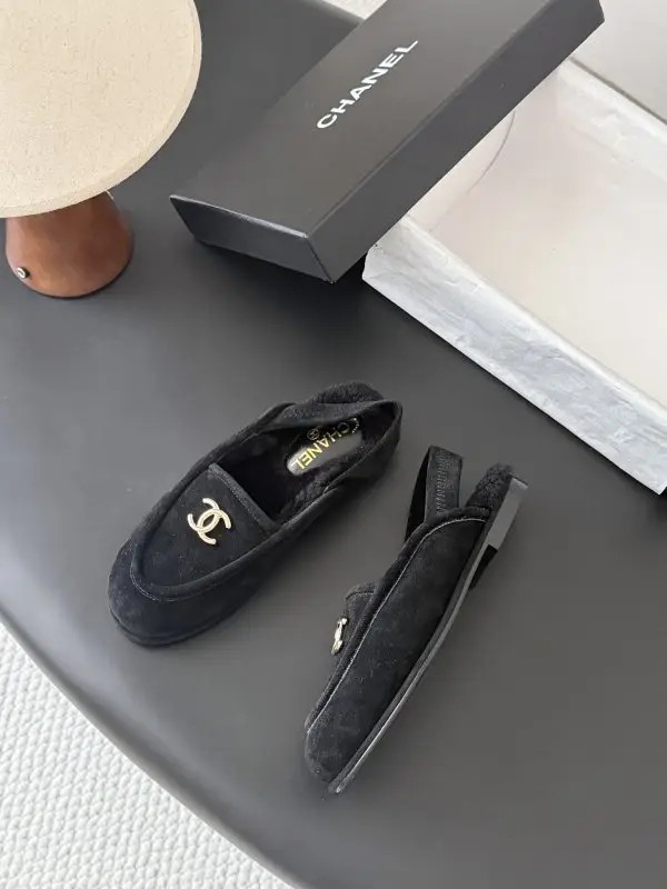 Chanel Лоферы на хутрі жіночі — Фото 4