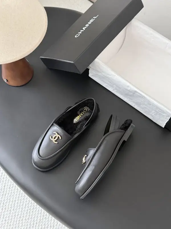 Chanel Лоферы на хутрі жіночі — Фото 4
