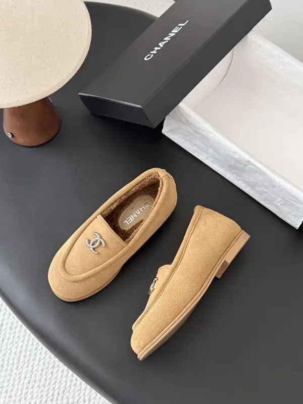 Chanel Лоферы на хутрі жіночі — Фото 4