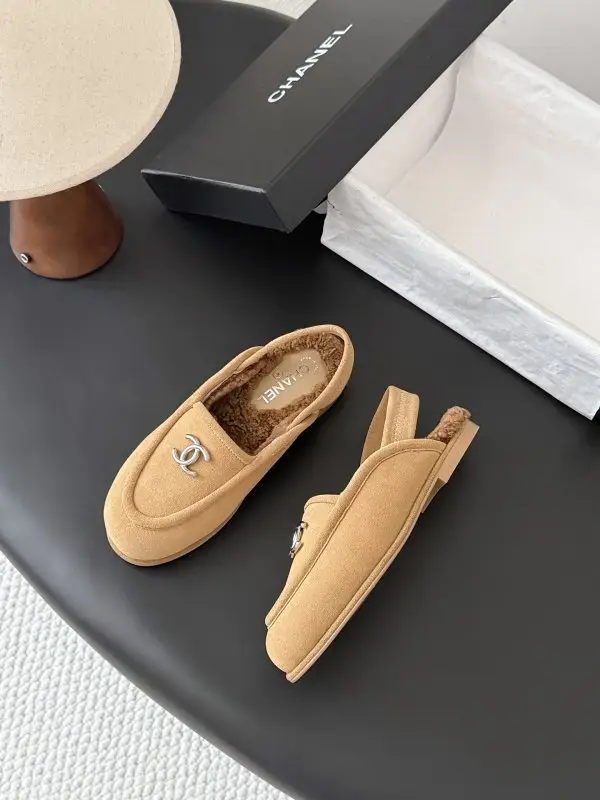 Chanel Лоферы на хутрі жіночі — Фото 4