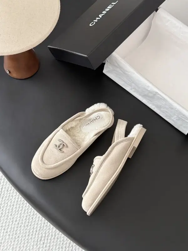 Chanel Лоферы на хутрі жіночі — Фото 4