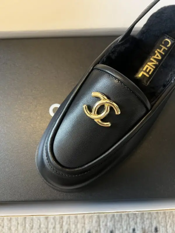 Chanel Лоферы на хутрі жіночі — Фото 5