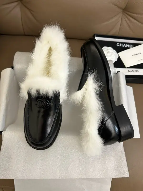 Chanel Лоферы on fur women's — Photo 5
