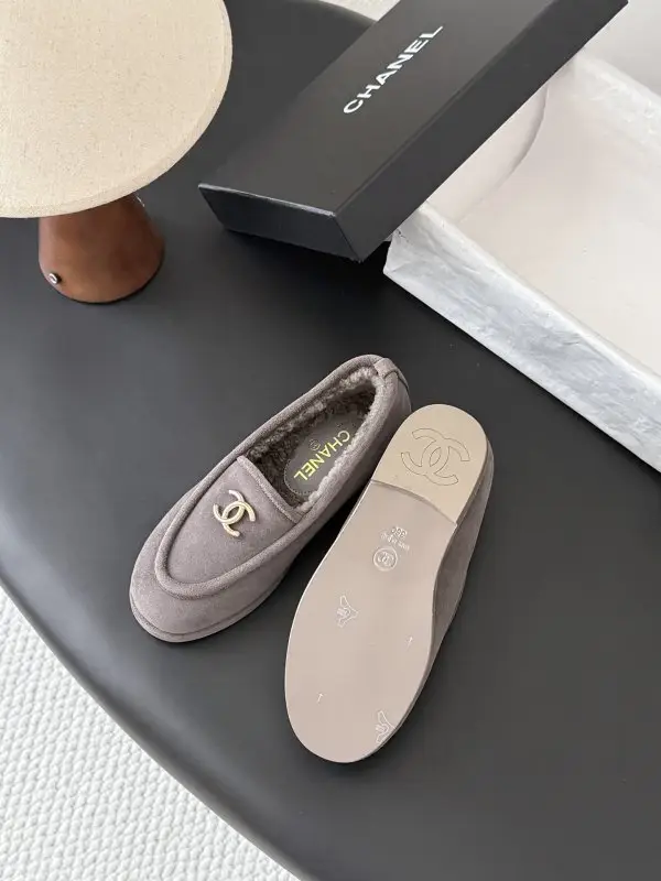 Chanel Лоферы на хутрі жіночі — Фото 5
