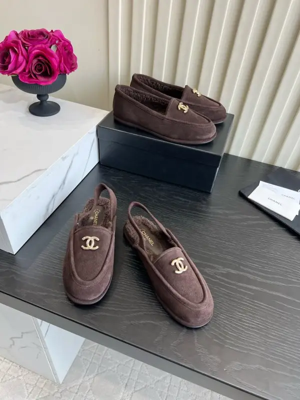 Chanel Лоферы на хутрі жіночі — Фото 5