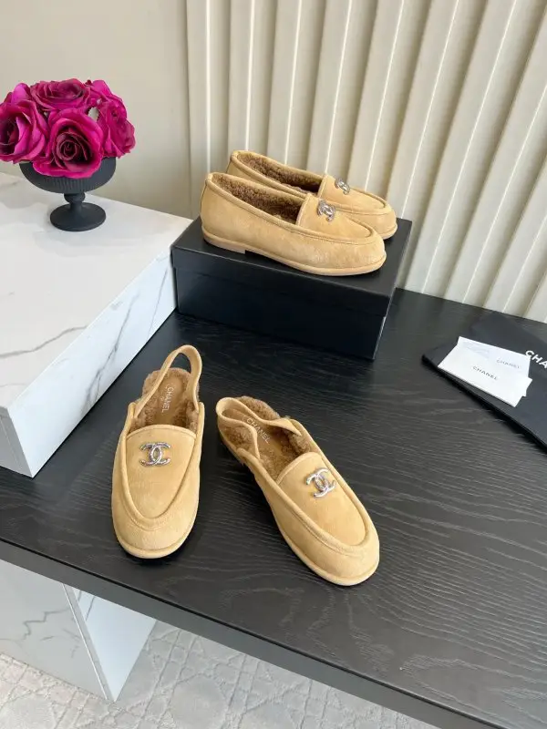 Chanel Лоферы на хутрі жіночі — Фото 5