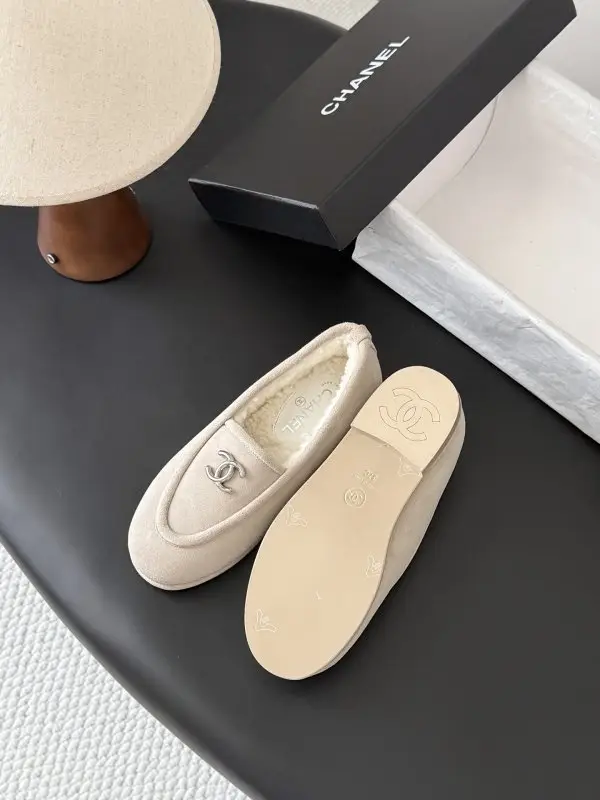 Chanel Лоферы на хутрі жіночі — Фото 5
