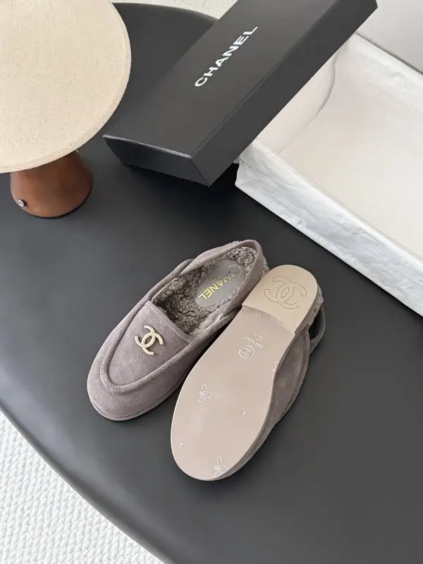 Chanel Лоферы на хутрі жіночі — Фото 5