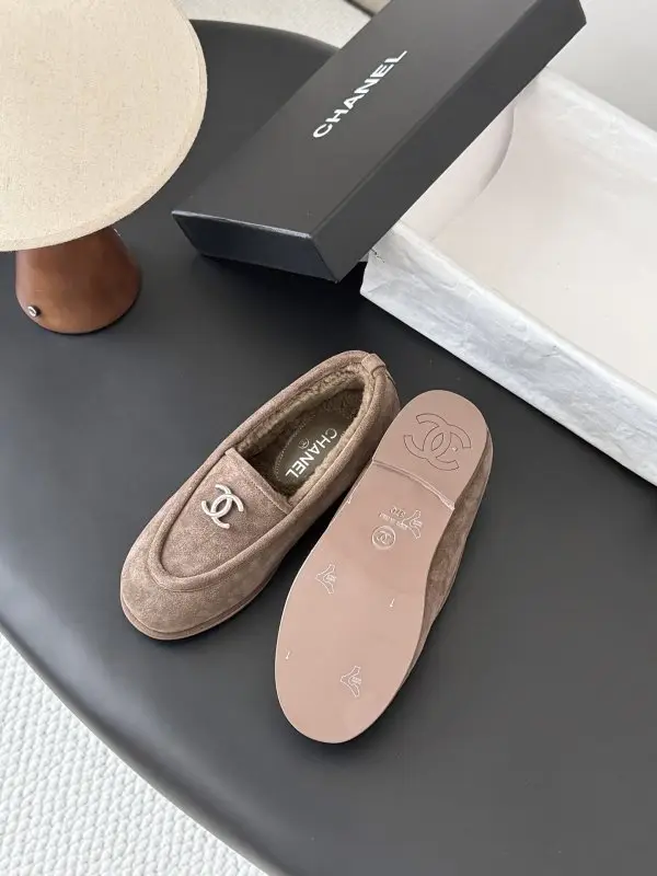 Chanel Лоферы на хутрі жіночі — Фото 5