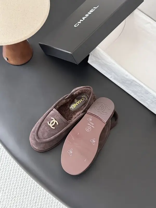 Chanel Лоферы на хутрі жіночі — Фото 5