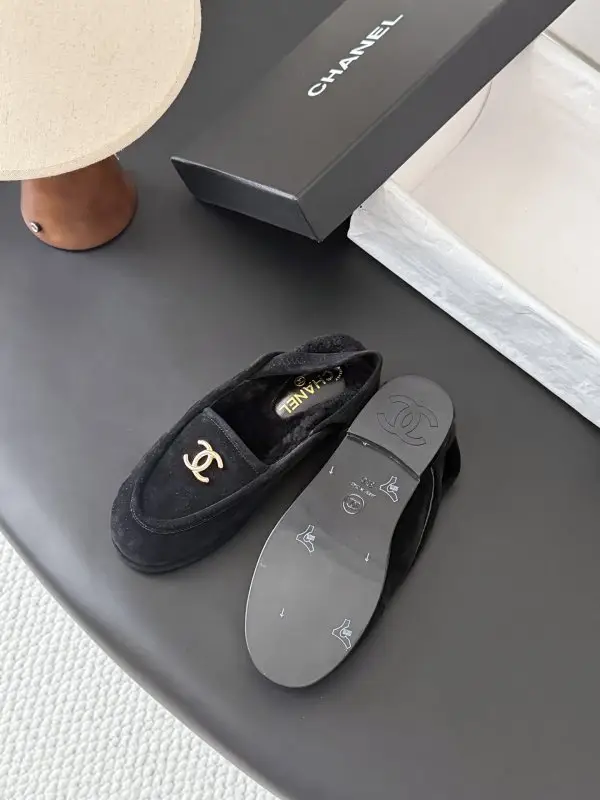 Chanel Лоферы на хутрі жіночі — Фото 5