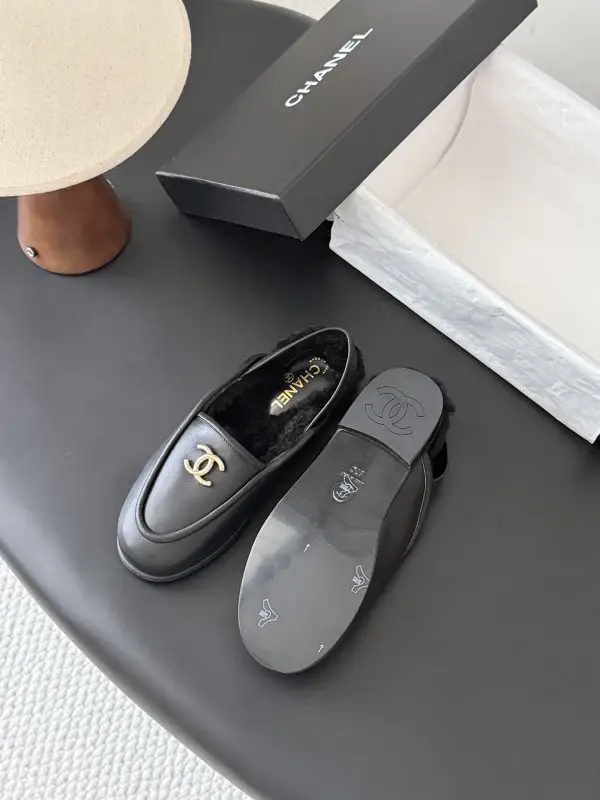 Chanel Лоферы на хутрі жіночі — Фото 5