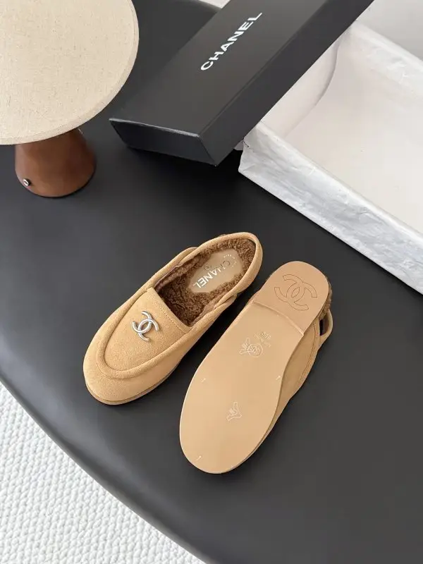 Chanel Лоферы на хутрі жіночі — Фото 5