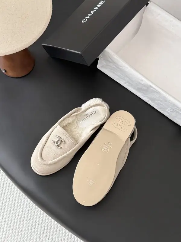 Chanel Лоферы на хутрі жіночі — Фото 5