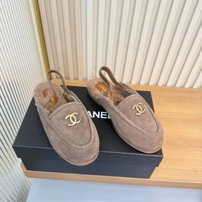 Chanel Лоферы сандалии замшевые женские на меху — Фото 1