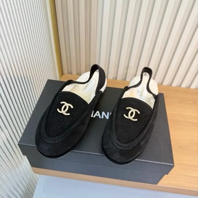 Chanel Лоферы сандалии замшевые женские на меху — Фото 2
