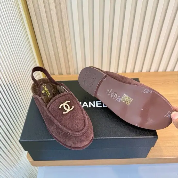 Chanel Лоферы сандалии замшевые женские на меху — Фото 2