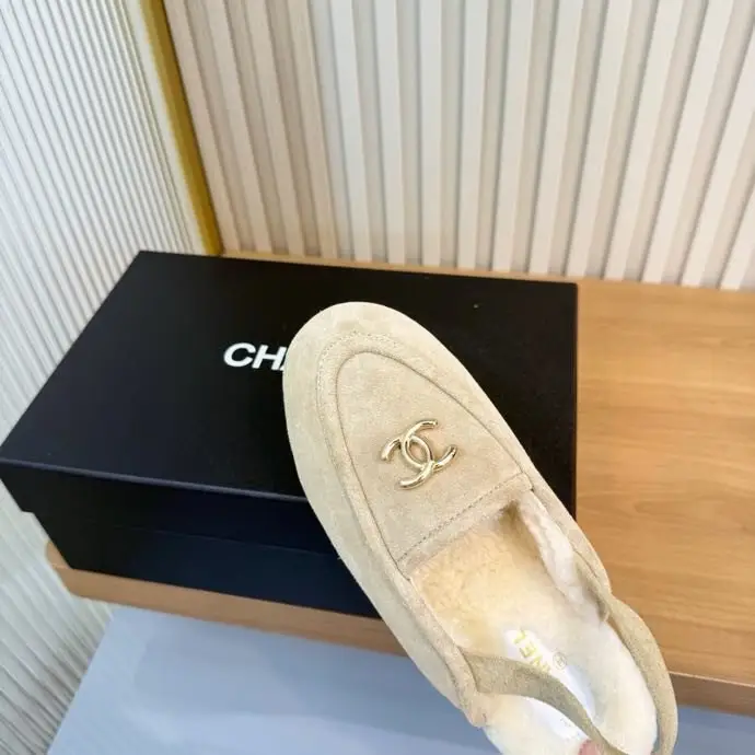 Chanel Лоферы сандалии замшевые женские на меху — Фото 5