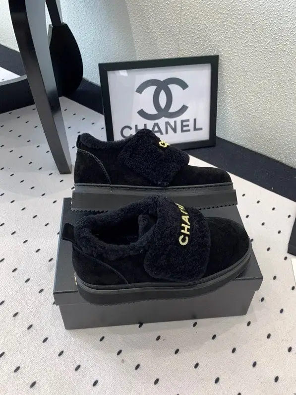 Chanel Лоферы women's on fur winter — Photo 2
