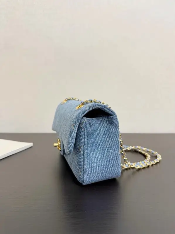 Chanel Mini-a bag Maxi 20 cm denim — Photo 2