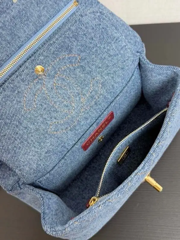 Chanel Mini-a bag Maxi 20 cm denim — Photo 4