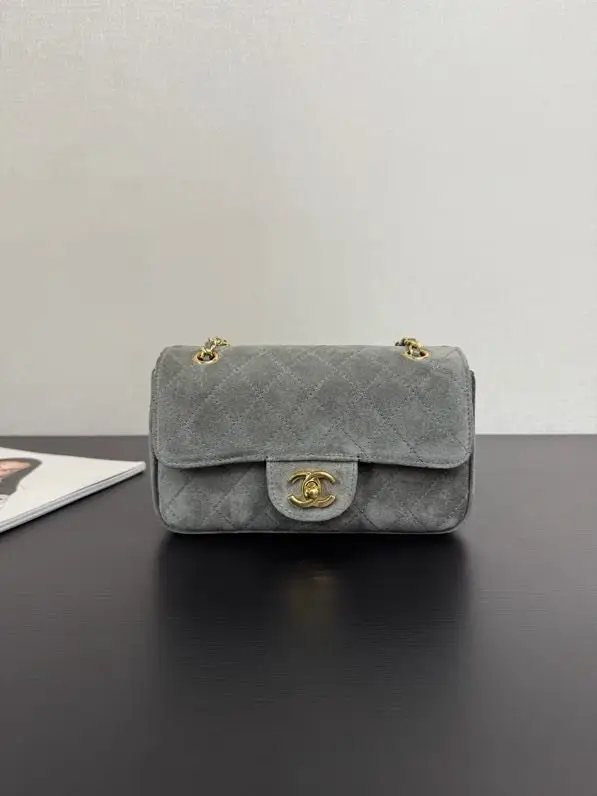 Chanel Mini-a bag Maxi 20 cm suede — Photo 1