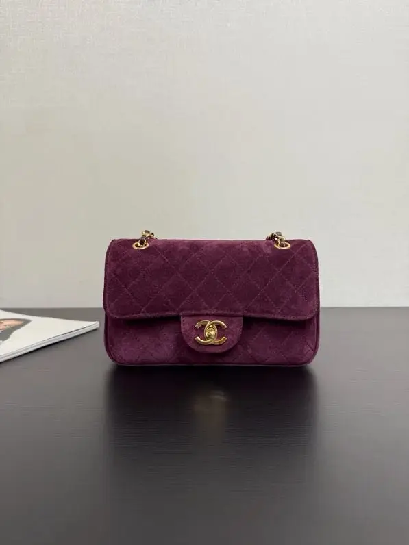 Chanel — Mini-a bag Maxi 20 cm suede
