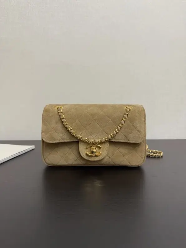 Chanel — Mini-a bag Maxi 20 cm suede