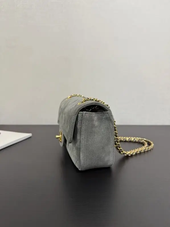 Chanel Mini-a bag Maxi 20 cm suede — Photo 2
